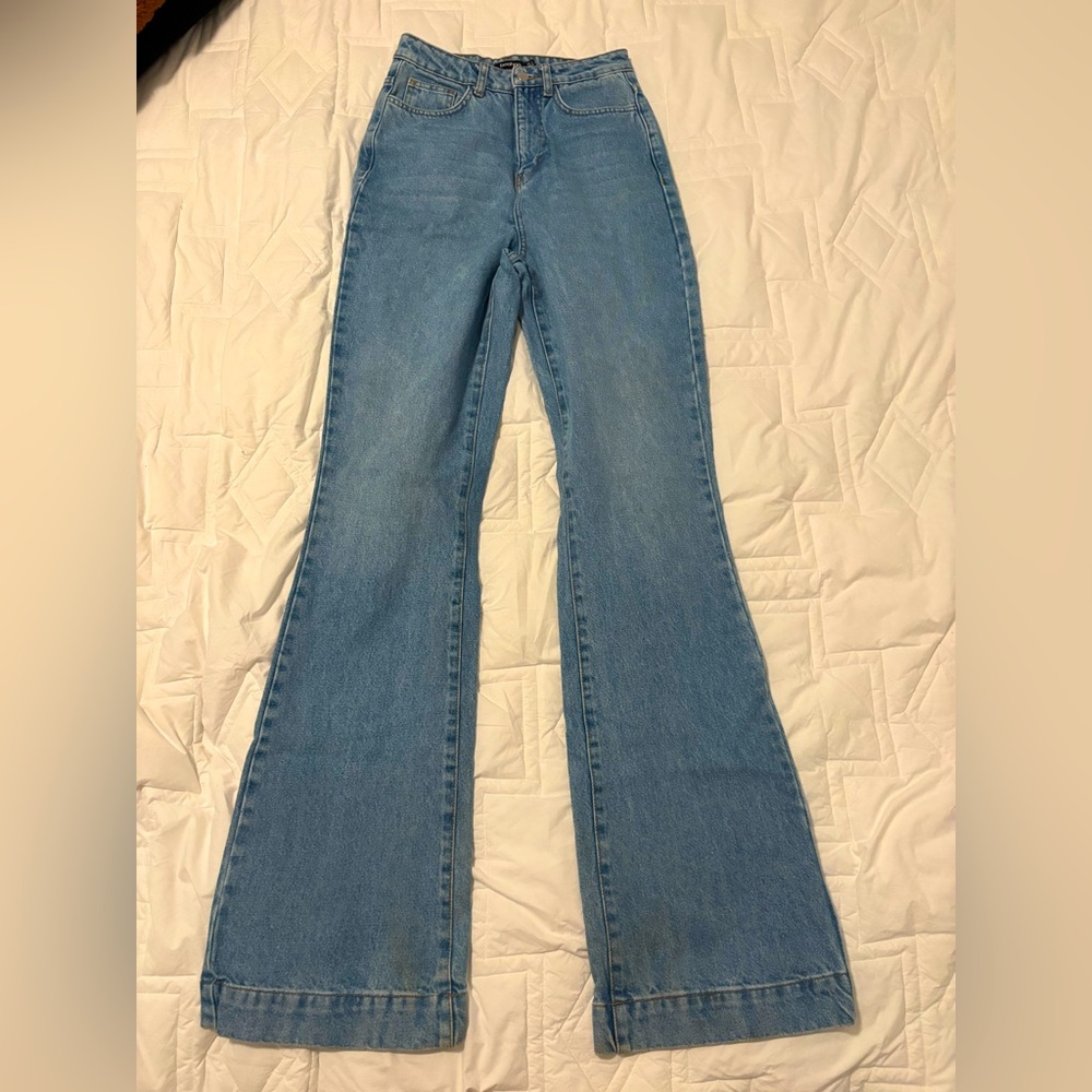 High-waisted, wide-leg blue denim jeans